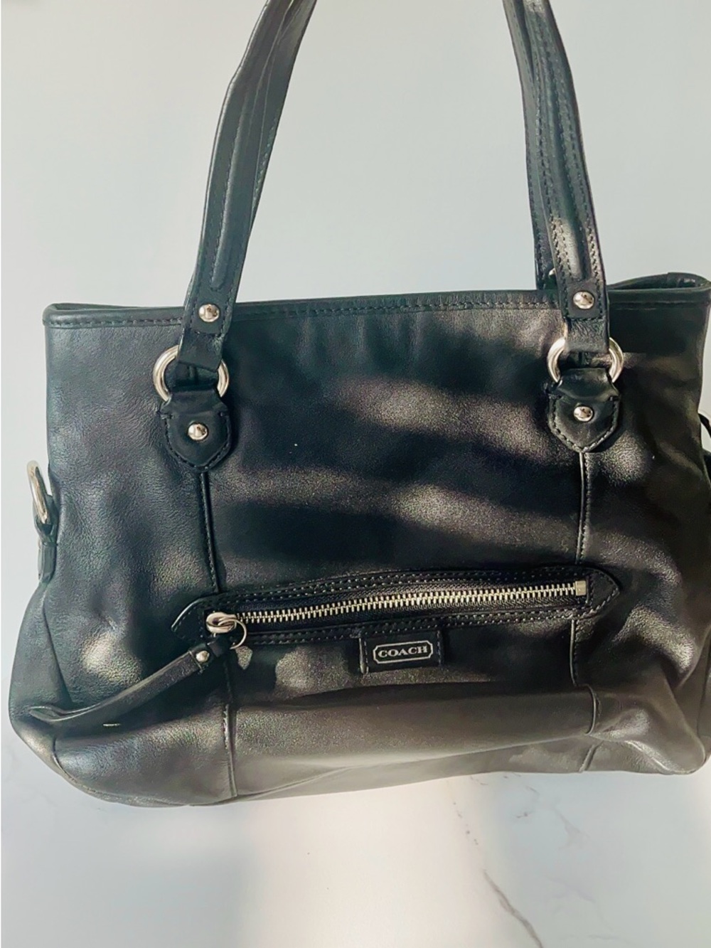 Coach Black Tote Bag Double Handles Zip Closure Zipper Stitching Inner Pockets